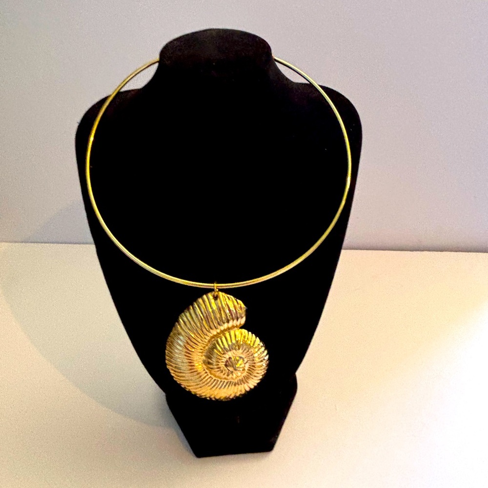 Goldtone Shell Bib Necklace Statement Collar Necklace Beachy Elegant Whimsical